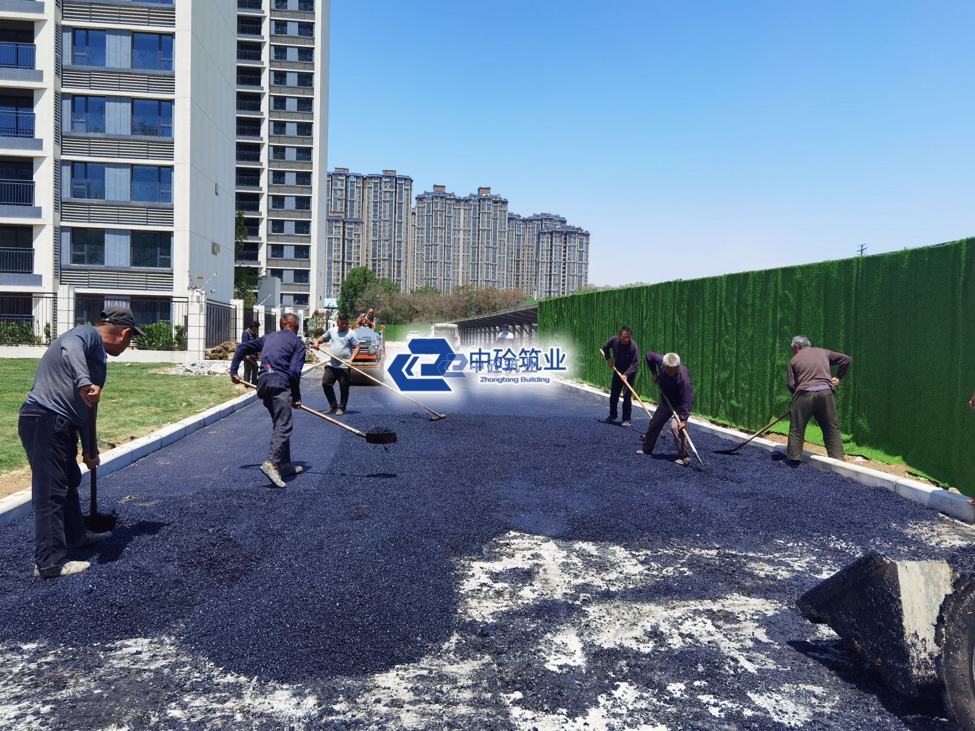 配图