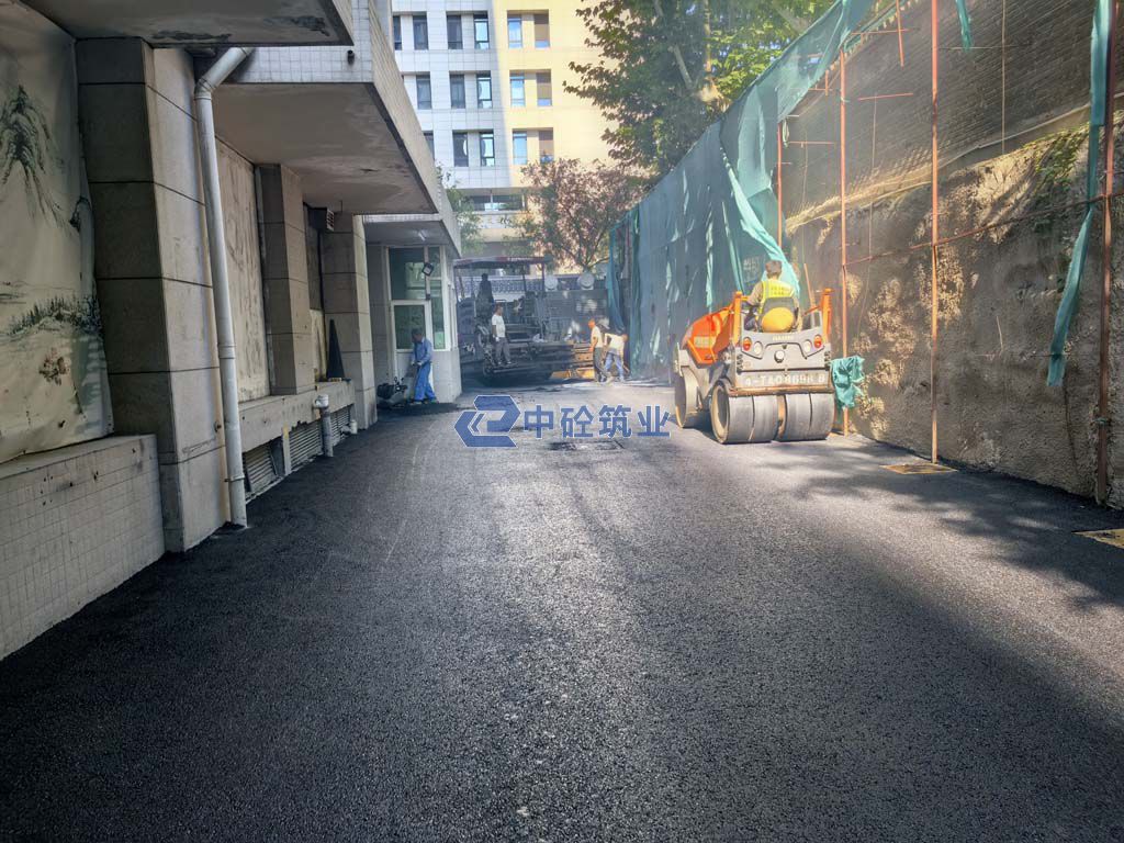 高效攻坚,一日焕新:西安市秦电大厦沥青路面铣刨加摊铺工程纪实(图4) IMG_20260704_163726.jpg